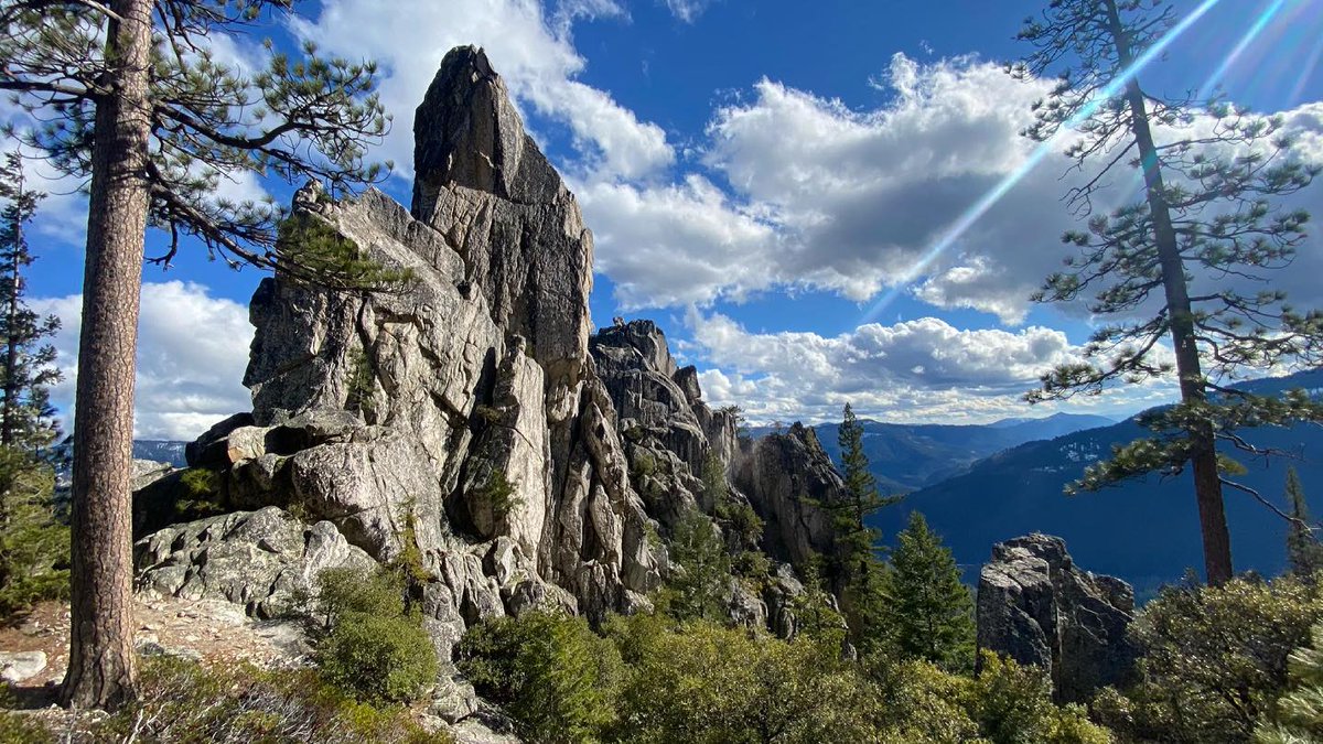 SeeSiskiyou's tweet photo. Blue skies, epic #views, can't lose 📷: https://t.co/7HGquz7MPL #discoversiskiyou #seesiskiyou #siskiyou #visitcalifornia #siskiyoucounty #upstateca #shastacascade #california #norcal #castlecrags #beautifuldestinations #naturephotography #pnwonderland #blueskies #shastatrinity https://t.co/ImCfgegaAU