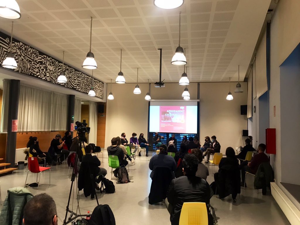 🔴 Comença #ApropamentALaDiversitatCultural sobre resistències col·lectives organitzat per <a href="/eicascantic/">Espai Inclusió i Formació Casc Antic (EICASCANTIC)</a>

Hi som parlant com a Sindicat juntament amb <a href="/RadioNikosia/">Radio Nikosia</a> i <a href="/VecinesCv/">Vecines en Red CV</a> 

🎥 Podeu seguir-ho en directe a youtu.be/T9VNKPeShy0

Obrim fil! ⬇️⬇️ #CascAnticViu