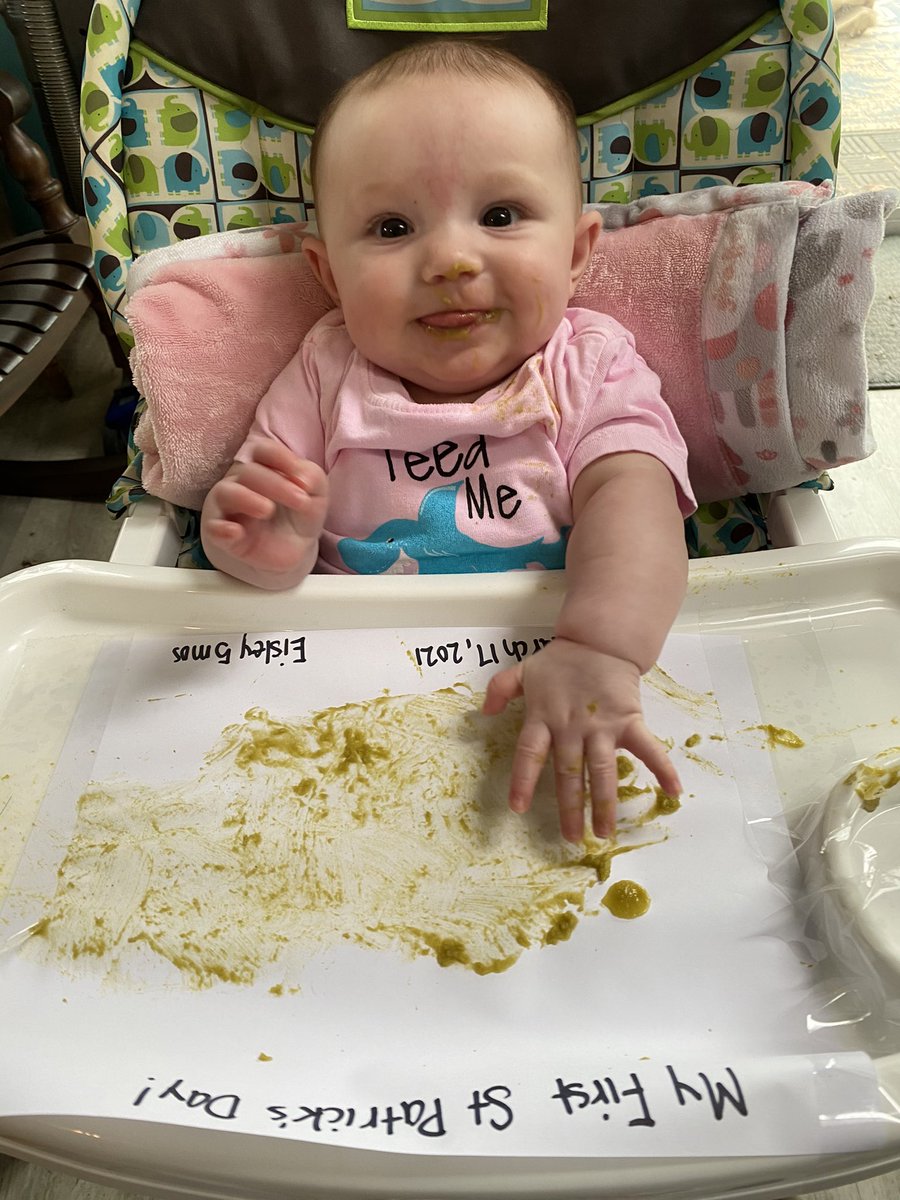 emilygracee7_'s tweet photo. Painting with peas at daycare🥰 I miss her😭😭😭 https://t.co/G34pqllDY6