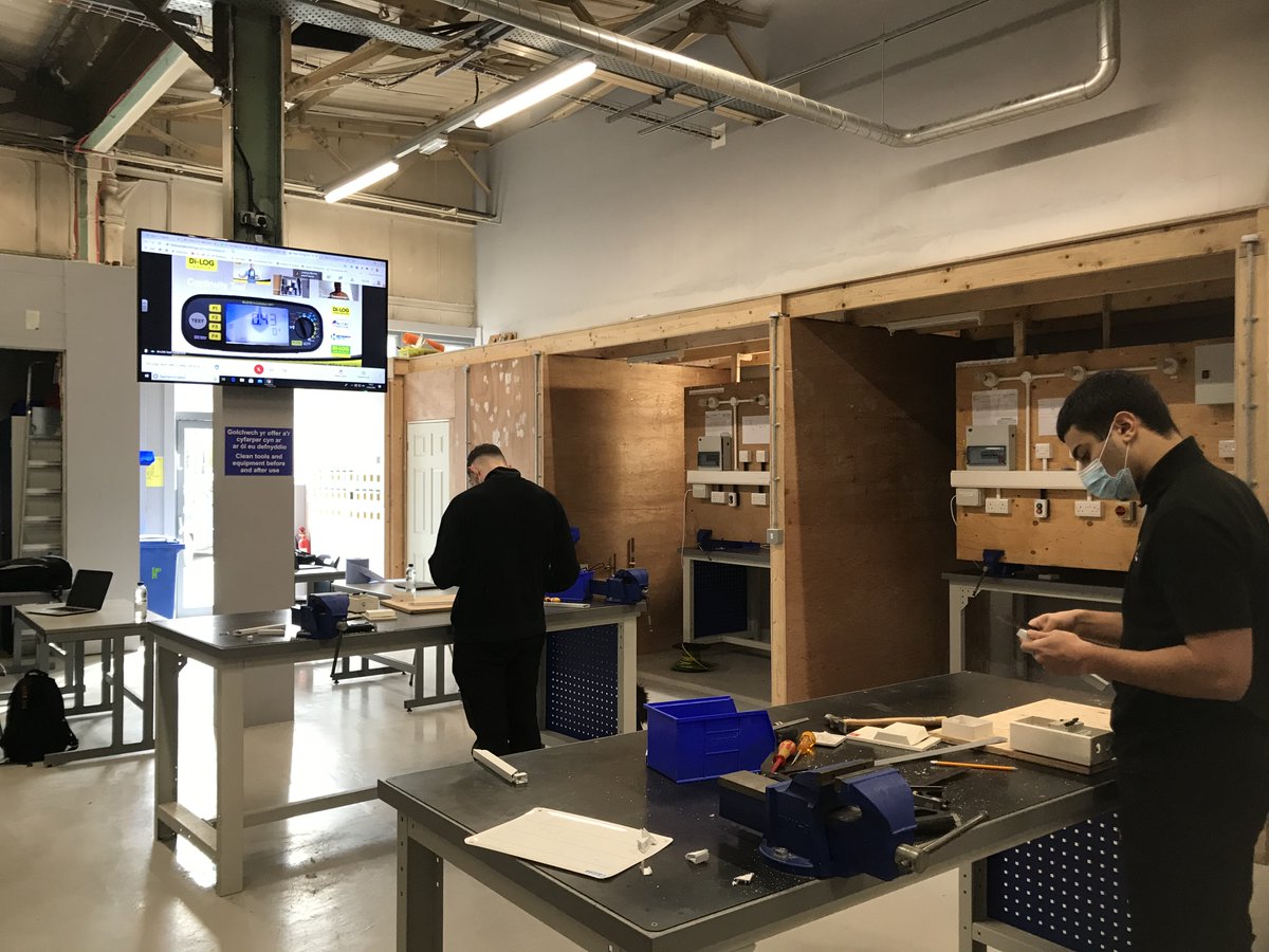 Definitely, the #blendedlearning approach for today's session as we had viewers at home and in the workshop