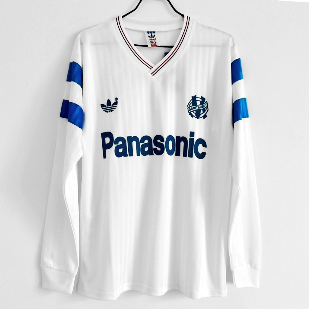 Vincent_1393's tweet photo. 🔵⚪ Petit concours pour vous remercier de la force que vous me donner ! 

➔ Follow @Vincent_1393. 
➔ RT + Fav pour tenter de gagner le maillot rétro OM 1990. 

Merci à @MaillotFactory4 ! #TeamOM https://t.co/Hv09THLvld