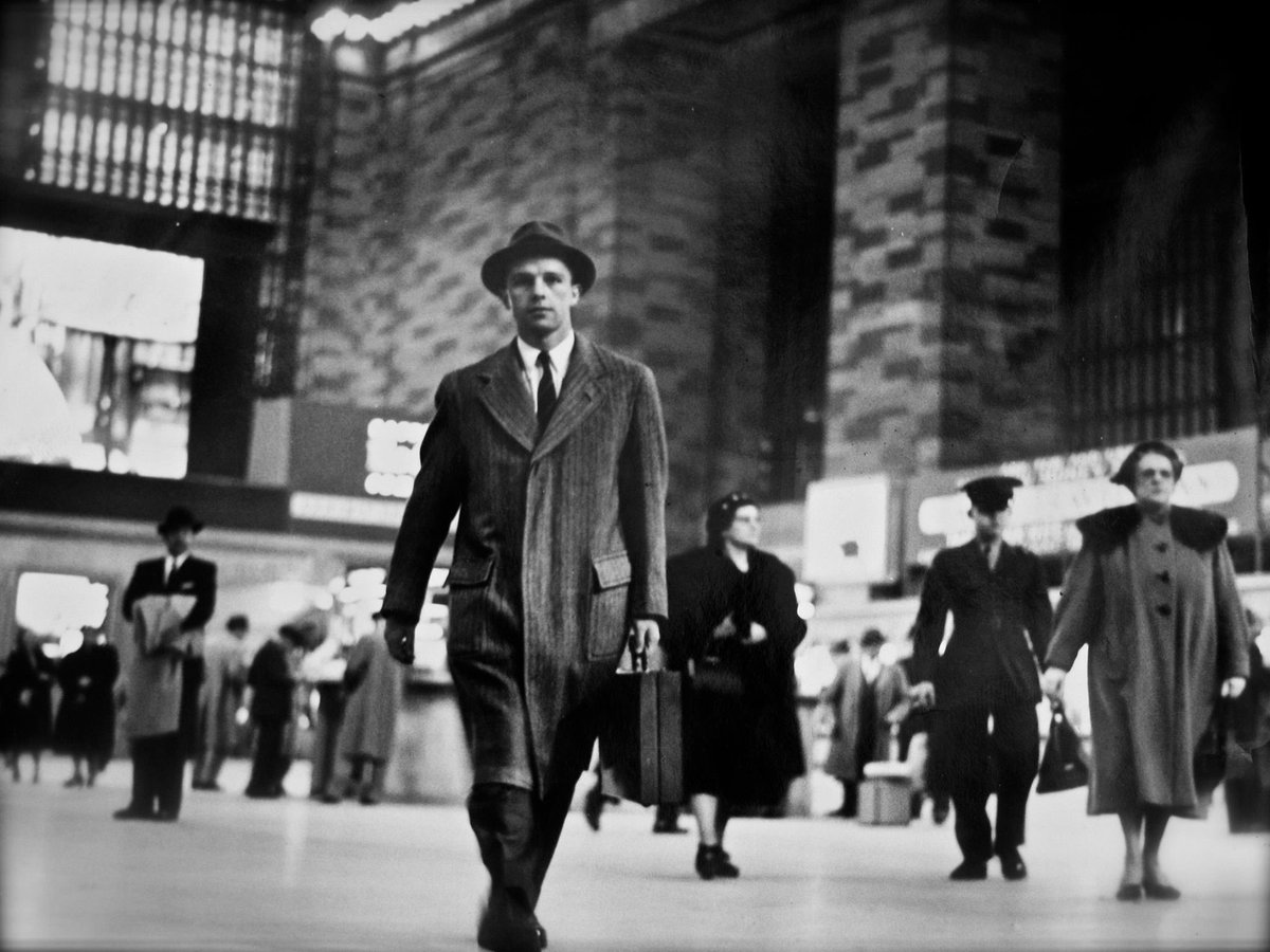 ChristinaLCraig's tweet photo. Happy Saint Patrick’s Day💚my sweet Irish Poppy in Grand Central &amp; a photo snapped by the legendary photographer Fabian Bachrach https://t.co/6Si5GxYQ5f
