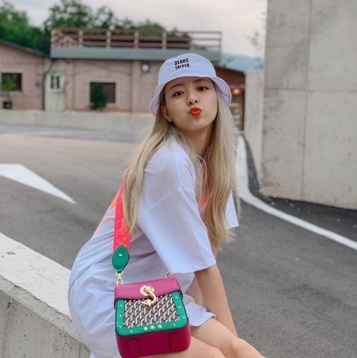 keyyraraazer tweet media