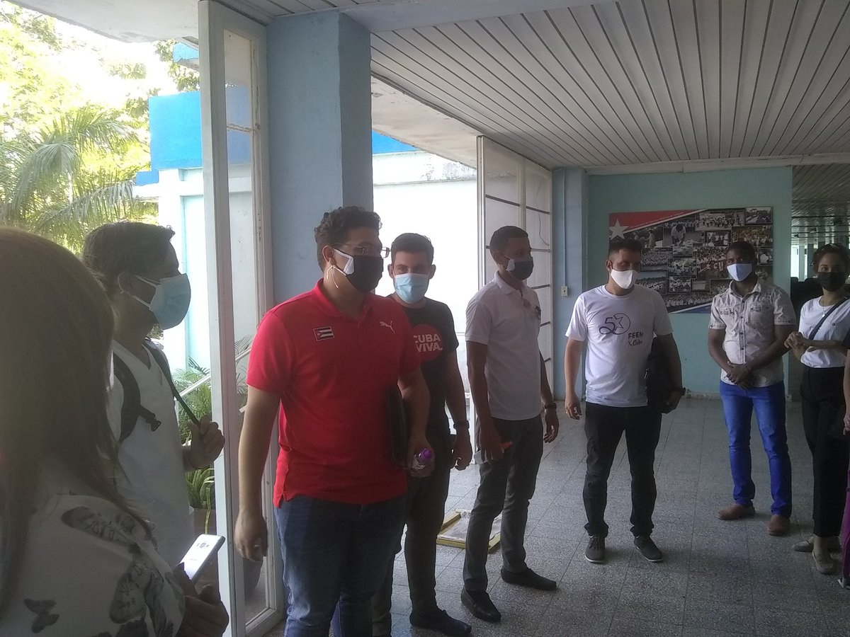 DeLamoru's tweet photo. Intercambia el Presidente Nacional de la FEU con dirigentes de la organización en la Universidad de Ciencias Médicas de Holguin https://t.co/K8AmUJiVXB