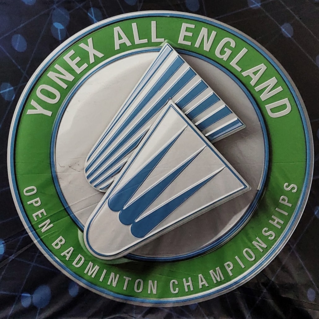 Tim Indonesia dipaksa mundur dari Yonex All England 2021 &amp; tidak dapat melanjutkan pertandingan, karena saat terbang dari Istanbul ke Birmingham, Sabtu (13/3), terdapat penumpang positif Covid-19. Kami tidak diberi tahu siapa, brp org, &amp; dari mana asal org yg positif tersebut.