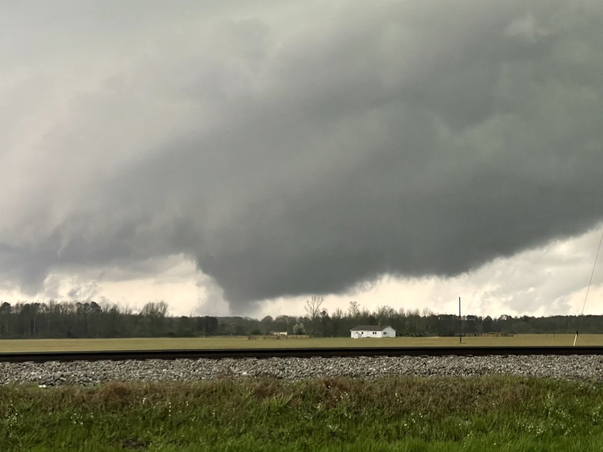 AshleyGoodenTV's tweet photo. Heading into Thorsby area, rain and lightening picking up @abc3340 @TaylorSarallo @spann https://t.co/KVws7ICjNP
