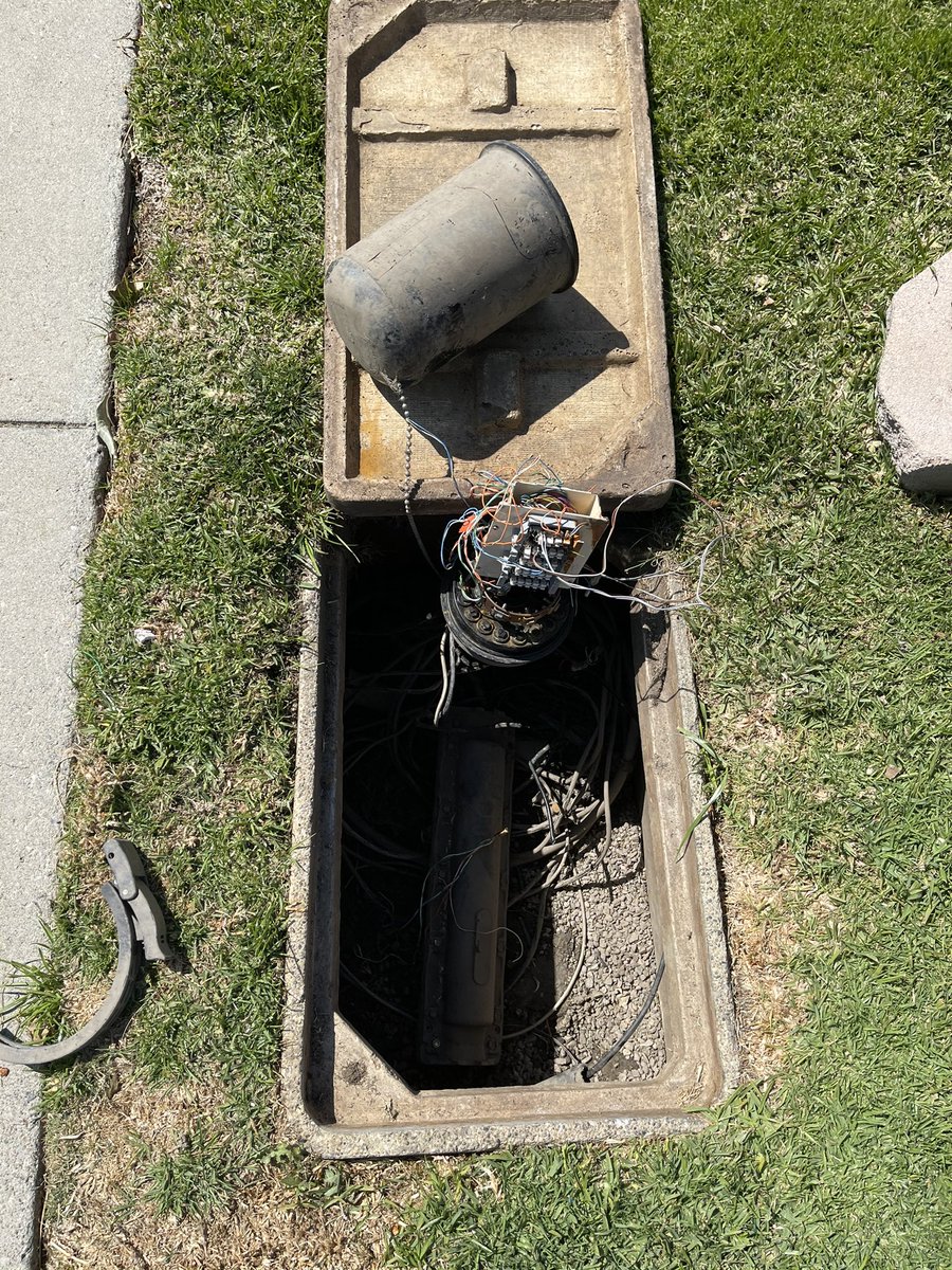 bigvicmartin's tweet photo. They @att @atthelp come and do this at 10am with no notification and people are working from home and 6 hours later no technician is in site and it’s left like this with no internet or phone service 😡 and you call customer service 2 hours ago a supervisor was supposed to call https://t.co/60WKTnADcA
