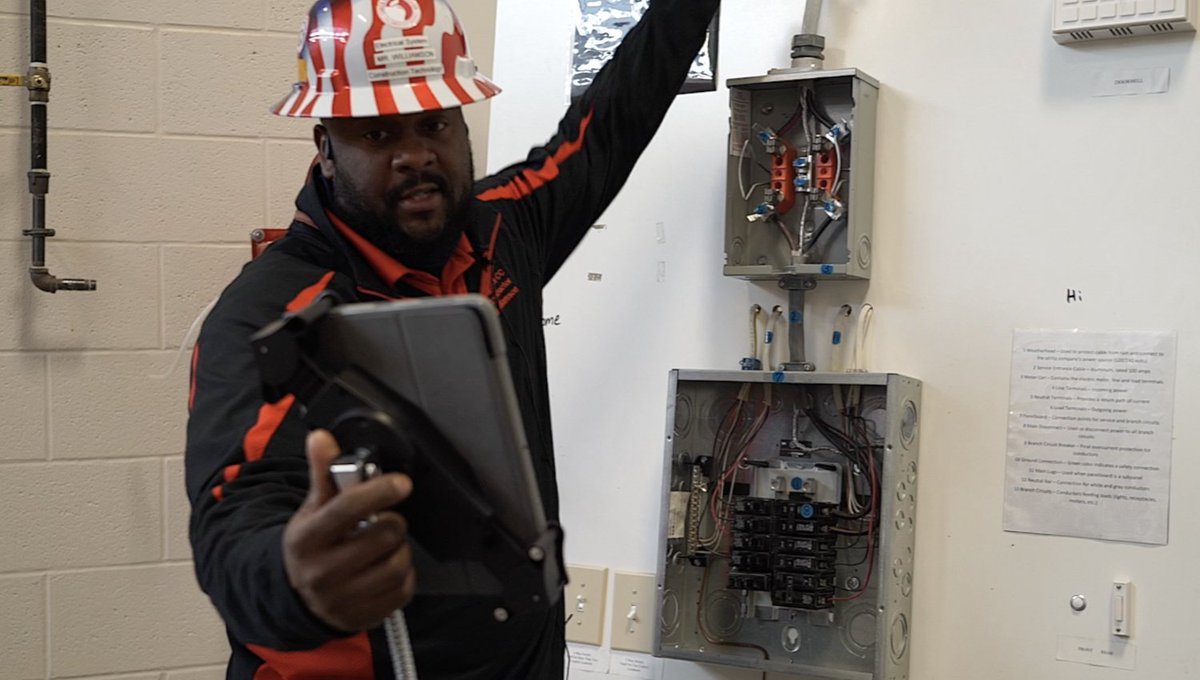 ColsCitySchools's tweet image. Teachers at Fort Hayes Career Center have found a more efficient way to teach students during Blended Learning. Watch how iPads are being used to creatively introduce technology into the classroom. #OurCCS

WATCH: bit.ly/2OAvdgK