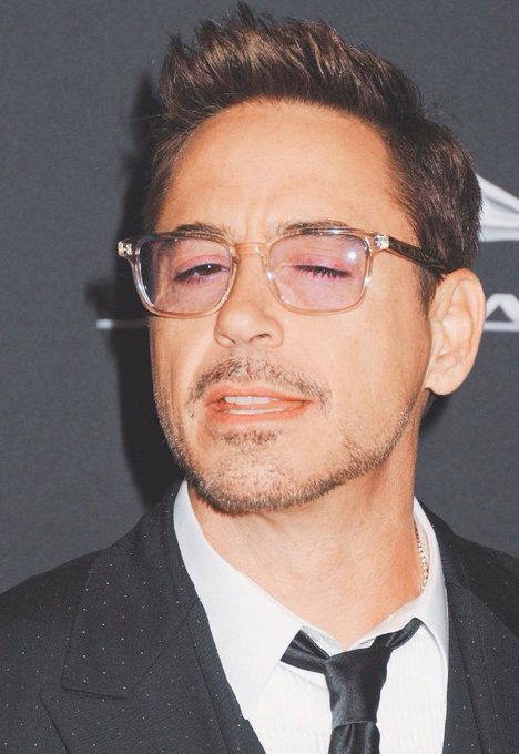 すまんがそのハンサムをしまってくれんかワシには強すぎるのtwitterイラスト検索結果