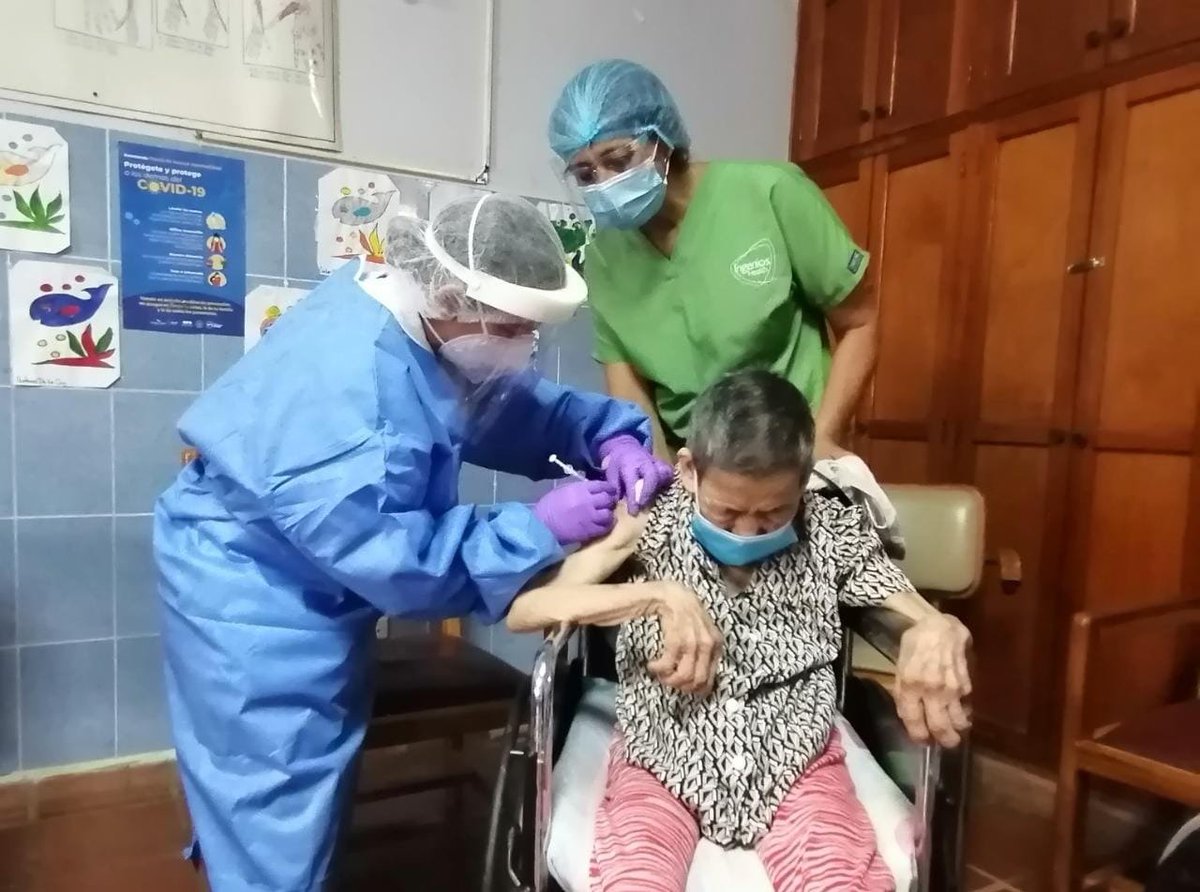 #Herrera | La regional de salud recibió 2,580 vacunas contra el #COVID19 las cuales fueron distribuidas de forma inmediata a todos los distritos de la provincia, para iniciar con el proceso de aplicación de las segundas dosis a los grupos prioritarios correspondientes.