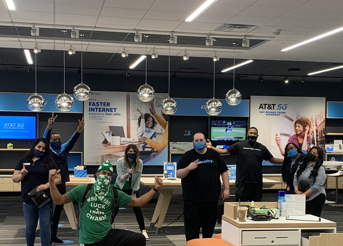 imphilnagile's tweet photo. Got LUCKY to hang with 2 more dope leaders @KatCole_NTX & @DNolan_NTX and his Park Lane squad! #Teamengagement = #NextLevel Was able to leave some signature🍀 for the team! #Win #NTX #FANLove #SignatureLove #EveryBANneedsaFAN @Stephanie_L24 @MeganAtATT @TerronJernigan @NTX_Marke https://t.co/0DYHQXJte6