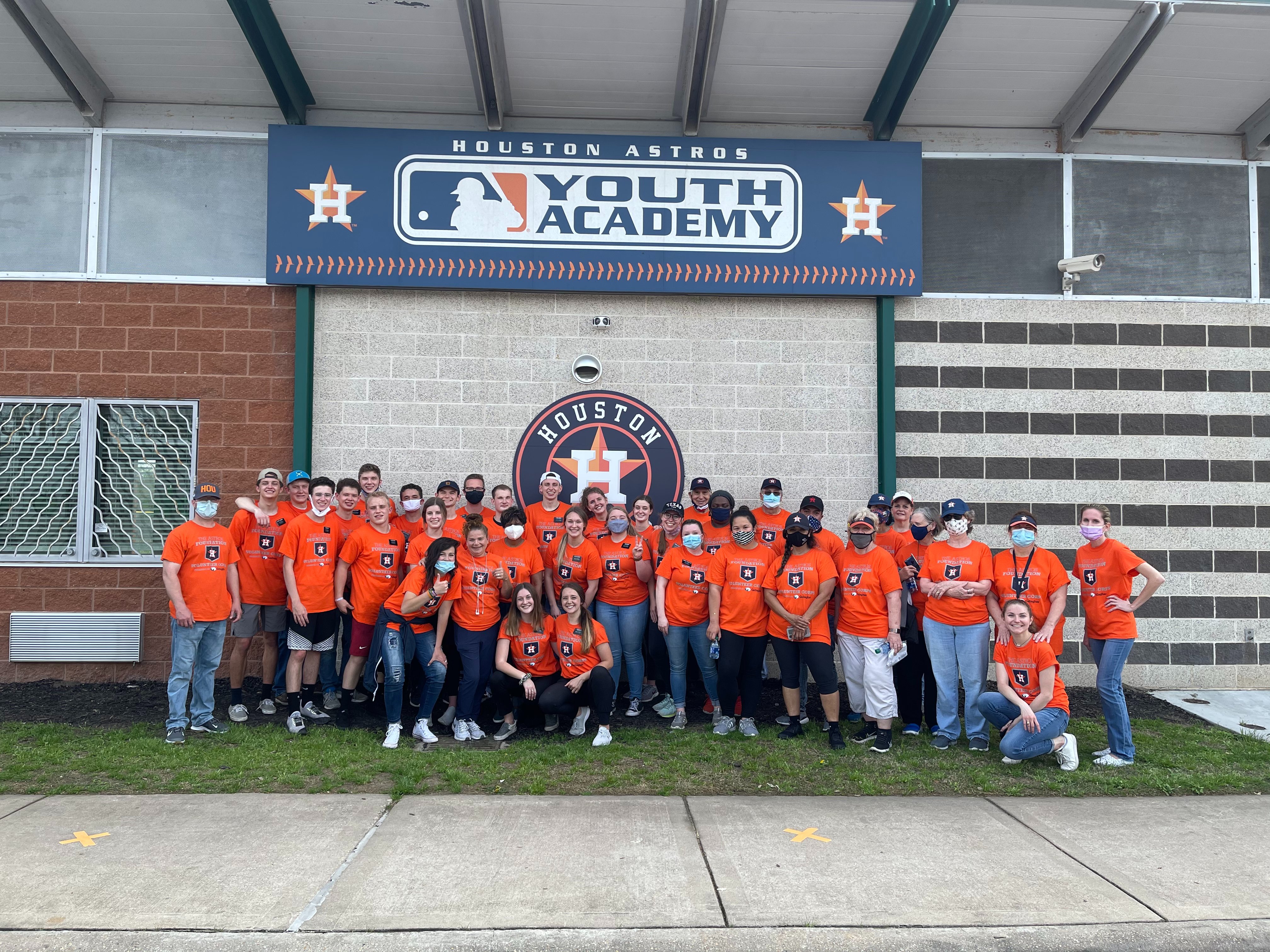 Houston Astros on X: Reminder: our twice weekly food distribution with the  #AstrosFoundation x @HoustonFoodBank is happening tomorrow at the Astros  Youth Academy! 📍2801 South Victory Drive ⌚: 2-5pm Volunteer sign-ups👉