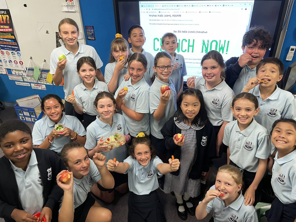 mosmanpublic's tweet photo. MPS students enjoying CRUNCH TIME! #vegetableweek #bigvegiecrunch @HealthyKidsAU https://t.co/mloygDBhSu