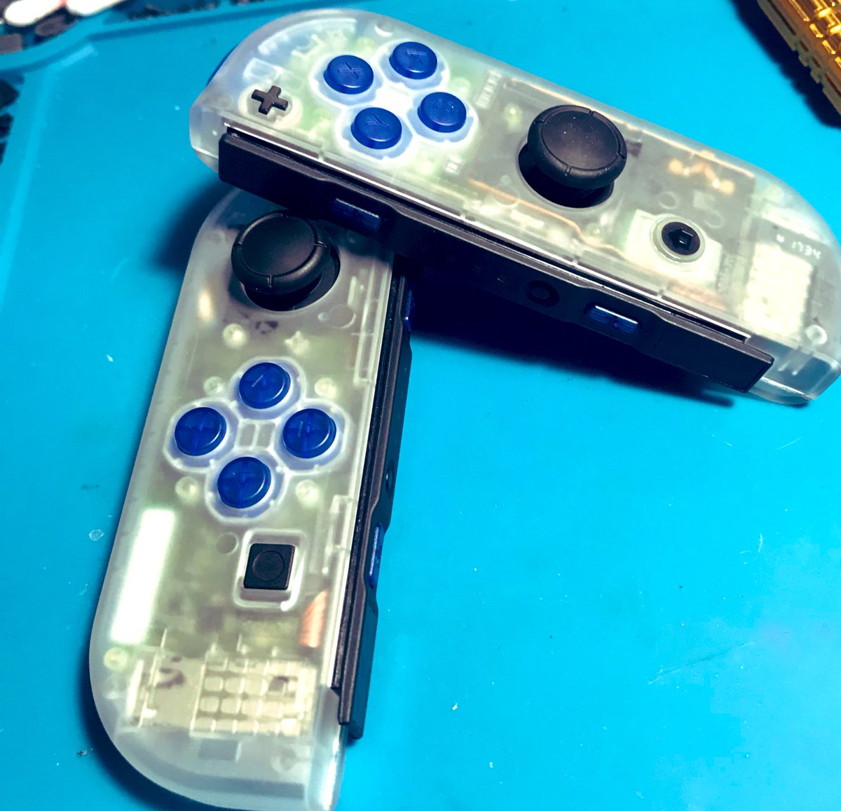 customs_sk's tweet image. Be on the lookout tomorrow!! 

I’ll be posting/starting my first giveaway!!! 

Spread the word!!

#giveaway #joycon #customjoycon #custom #led #follow #switch #NintendoSwitch #competition #ComingSoon #joycons #nintendo