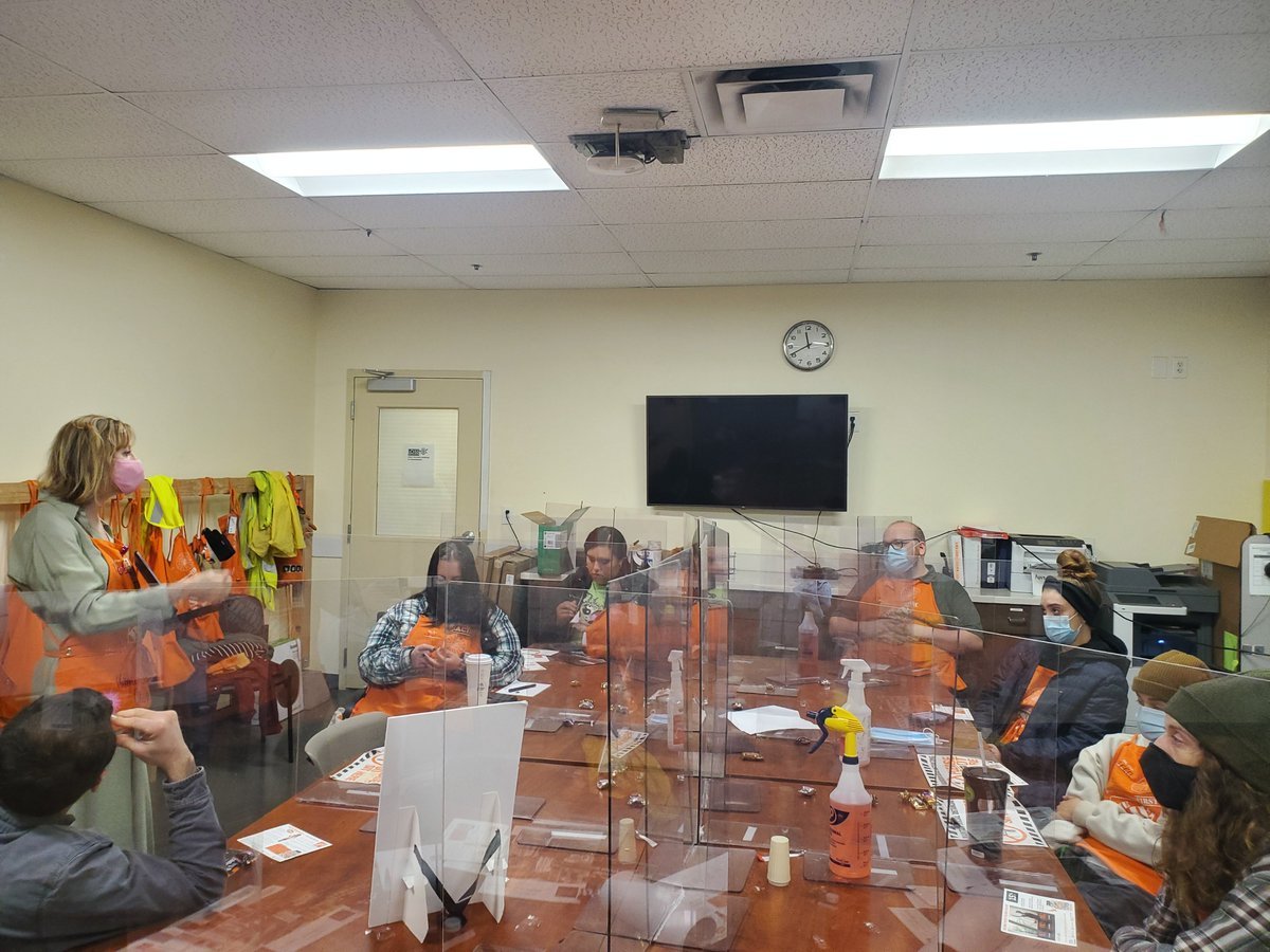 MatiasGaspar12's tweet photo. Servce Connect Pk with Melisse our HDI consultant. #4013 #HDI #HomeDepot https://t.co/H7ur4Cs7N8