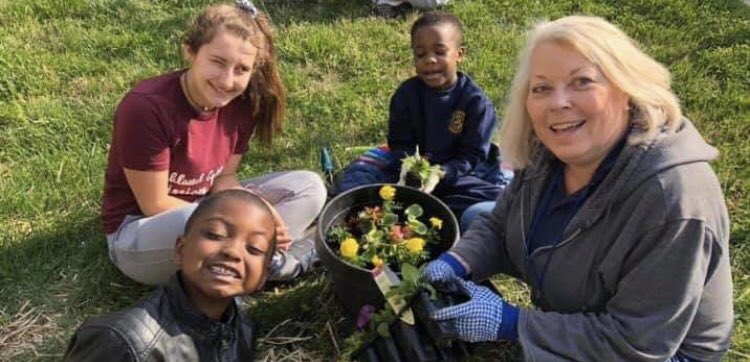 ConsortiumDC's tweet photo. We remain indebted to our #CCAGoldenApple Teacher, Mrs. Judith Horne, for all she does to build up and strengthen our @STA_Brookland community and our #CCAFamily!
#CCABlessed https://t.co/3L5p6t3Fta