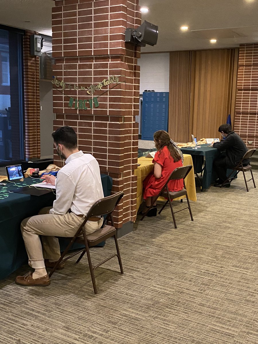 swest8868's tweet photo. Not a typical Career Opportunity Day for the PRHA Students, but a Covid safe one for sure! #atu #rushhospitality #prha #20yeartradition #💚💛💚💛 #fightonfor20more #☘️ https://t.co/RLQ6TufnfI