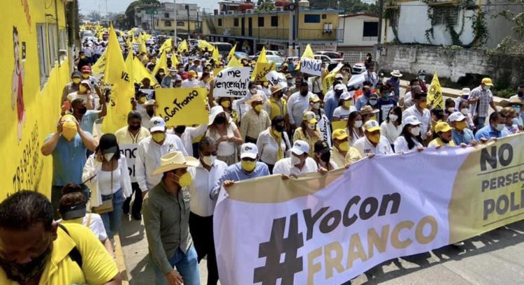 NvaIzq's tweet photo. Juicio político para @CuitlahuacGJ por ataque a las instituciones democráticas de #Veracruz revocación del cargo por violaciones graves al estado de derecho y a los derechos humanos de l@s veracruzan@s @RogelioFrancoC #NoEatásSolo #ElPRDConFranco #LibertadParaFranco @PRD_Ver https://t.co/6PjvOkfANf