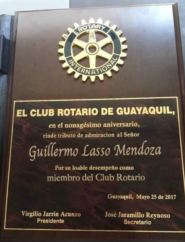 PatoYanez2's tweet photo. Ahora se sabe de buena fuente que la que autorizó la vacunación en el Club Rotario de GYE, fue la vicepresidenta, me pregunto : cómo favor a quien? https://t.co/AjoGyuSjFp