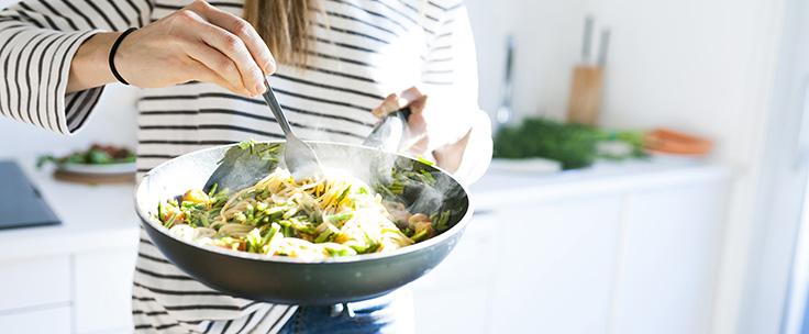 Wel of niet koolhydraatarm koken?  

Wat zijn nu eigenlijk koolhydraten en hebben we ze nu wel of niet nodig? Tijdens de online bijeenkomst vertelt diëtiste Anna onder meer over de (on)zin omtrent het beperken van koolhydraten. Meer info: bit.ly/3tuxB7y .