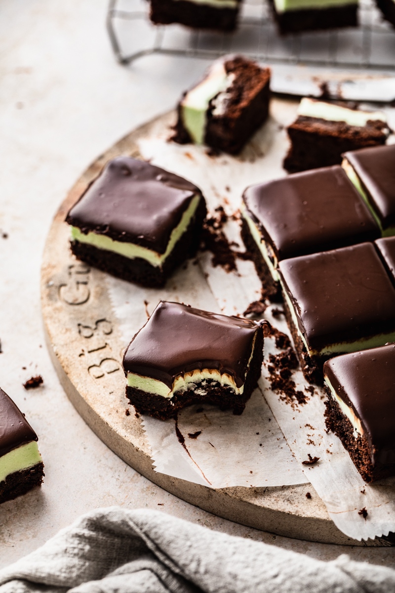 EdwardandSons's tweet photo. Happy St. Patrick's Day ☘️ Give these Irish Cream Brownies a go! Made with Native Forest Organic Classic Coconut Milk and chocolate ganache. Both vegan and gluten-free 🤩 ⁠
⁠
Recipe linked below 👇 ⁠
.⁠
.⁠
.⁠
https://t.co/GP36Ra8xGV  https://t.co/u3nIdOCdrf