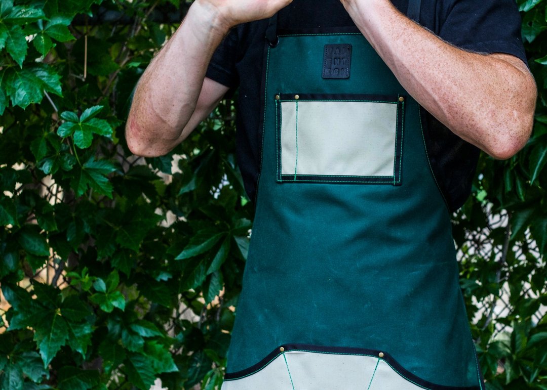 valentichgoods's tweet photo. Happy St. Patrick's Day! 💚🍀💚
#stpatricksday #stpaddysday #luckotheirish #green #workapron #workwear #workclothes #workhard #gardenapron #yardapron #utilityapron #waxedcanvasapron #waxedcanvas #bbqapron #grillapron #timelessstyle #heirloom #americana #rugged #style #hard https://t.co/ZISnGOk3mP