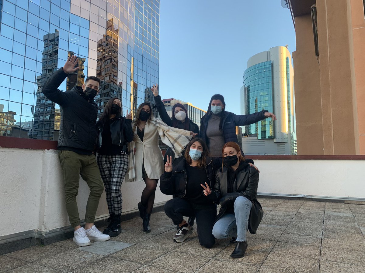 Queloque195's tweet photo. 😅Os dejamos una foto de cómo los #queloquers no hemos podido ir de cañas para celebrar #SanPatricio porque estamos enganchados a #Analytics gracias a @Carlosalvador_ https://t.co/7SlTFh1F51
