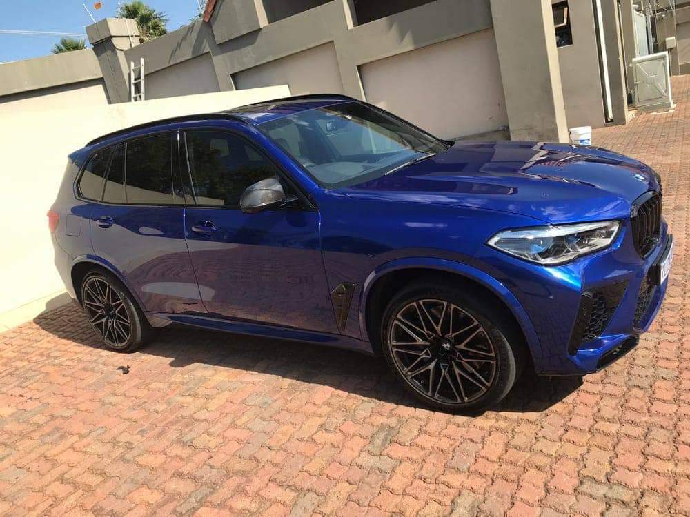 CarmazingSA's tweet photo. 2021 BMW X5 M Competition 
1000kms
POA
Excellent condition 

#CarsForSale
#CarLifestyle 
#Carmazing 
#AutoHustle 
#thursdayvibes 
#ThursdayMotivation 
#Bmw
#MnakwethuHappilyEverAfter 
#Elaine https://t.co/aeJdyjjbIK