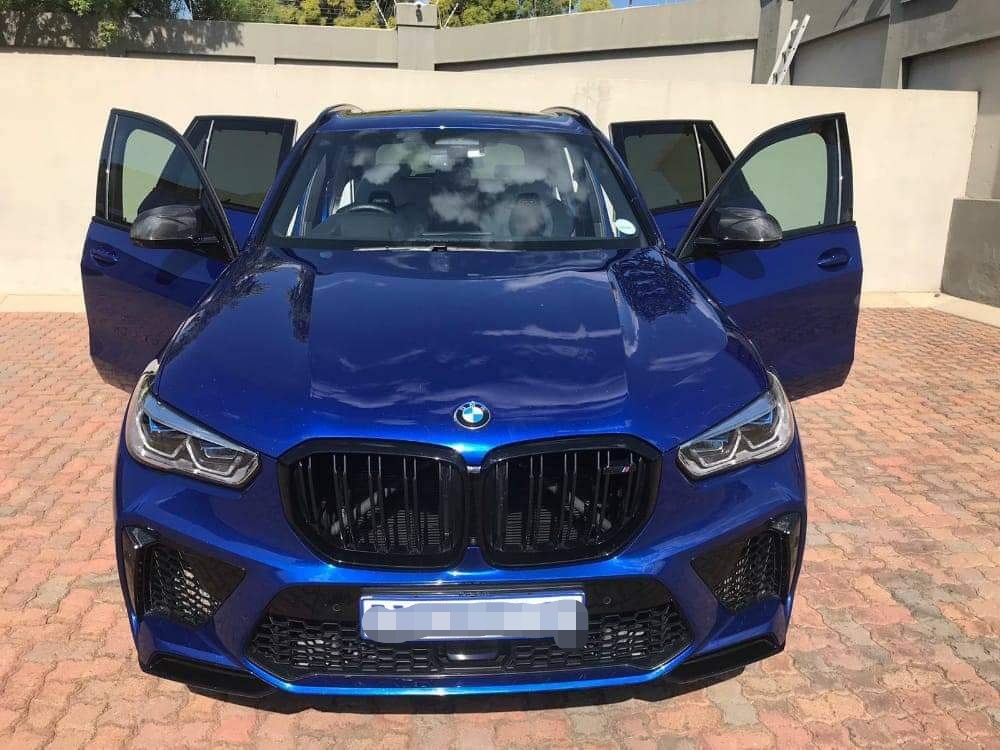 CarmazingSA's tweet photo. 2021 BMW X5 M Competition 
1000kms
POA
Excellent condition 

#CarsForSale
#CarLifestyle 
#Carmazing 
#AutoHustle 
#thursdayvibes 
#ThursdayMotivation 
#Bmw
#MnakwethuHappilyEverAfter 
#Elaine https://t.co/aeJdyjjbIK