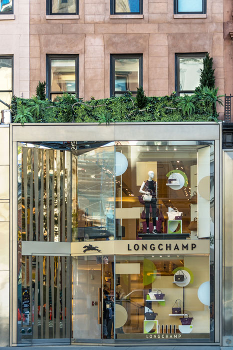 CDLS_NY's tweet photo. While a building facade can blend into a cityscape, an exterior green wall (even if faux), is an eye-catching way to stand out.

#hospitalitydesign #landscapedesigner #landscapedesign #plants https://t.co/5nwYahyCFO