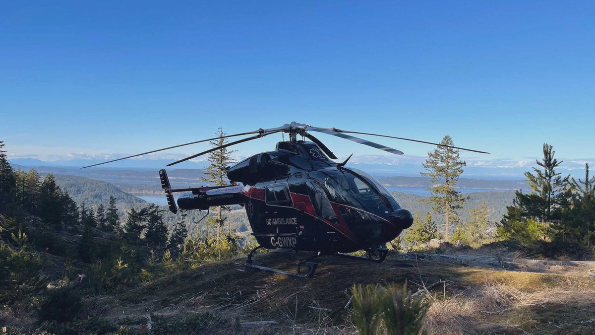 Great shot of our new <a href="/BC_EHS/">BC Emergency Health Services</a> MD902 Helicopter on a recent tasking to Salt Spring Island

This new #AirAmbulance resource from Nanaimo has provided an enhanced #CriticalCare response to the visitors and residents of Vancouver Island and the Sunshine Coast 

#Paramedic