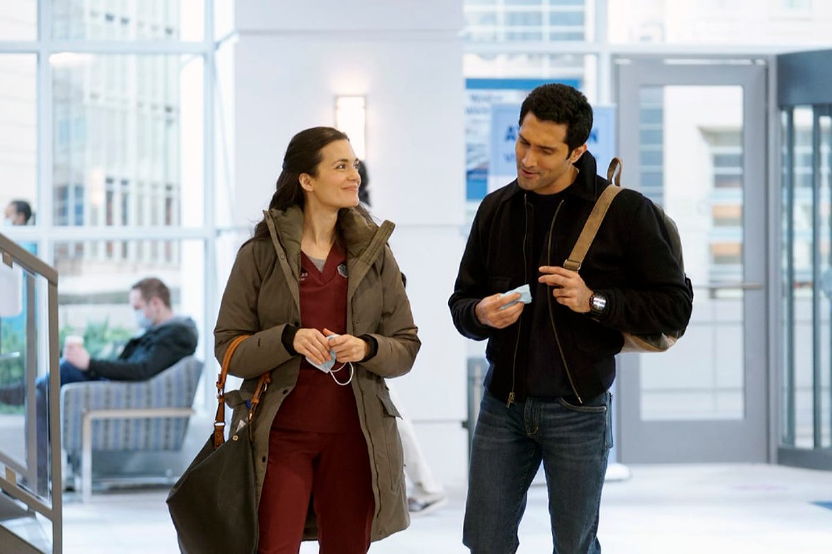 TorreyDaily's tweet photo. #ChicagoMed | Synopsis + stills du 6x09 « For the Want of a Nail »

Alors que Maggie fait face à son propre traumatisme, elle intervient pour aider une mère dans le besoin. Dean continue à s'attirer des problèmes avec plusieurs médecins. https://t.co/R4NMagaeZs