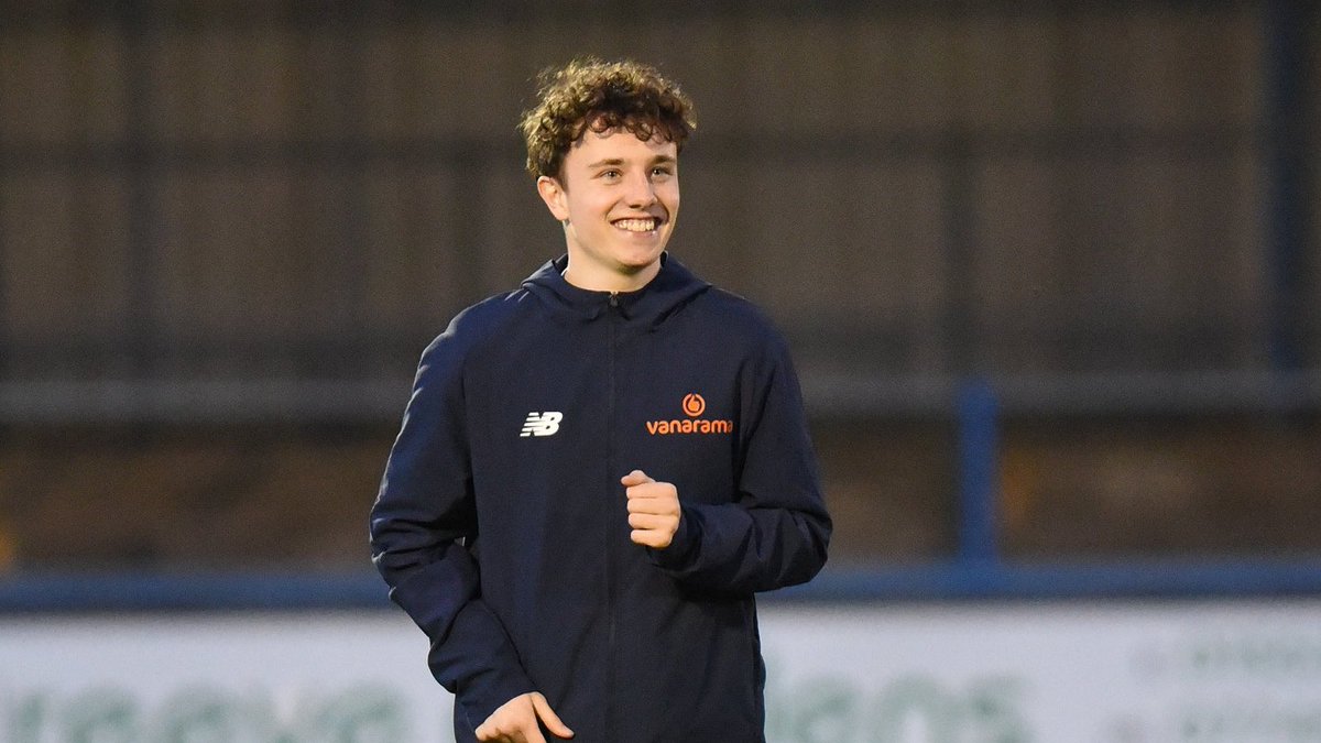 What a moment for <a href="/JGascoigne7/">Joe Gascoigne</a> 😁

#WeAreLynn #ThePathwayKLTFC