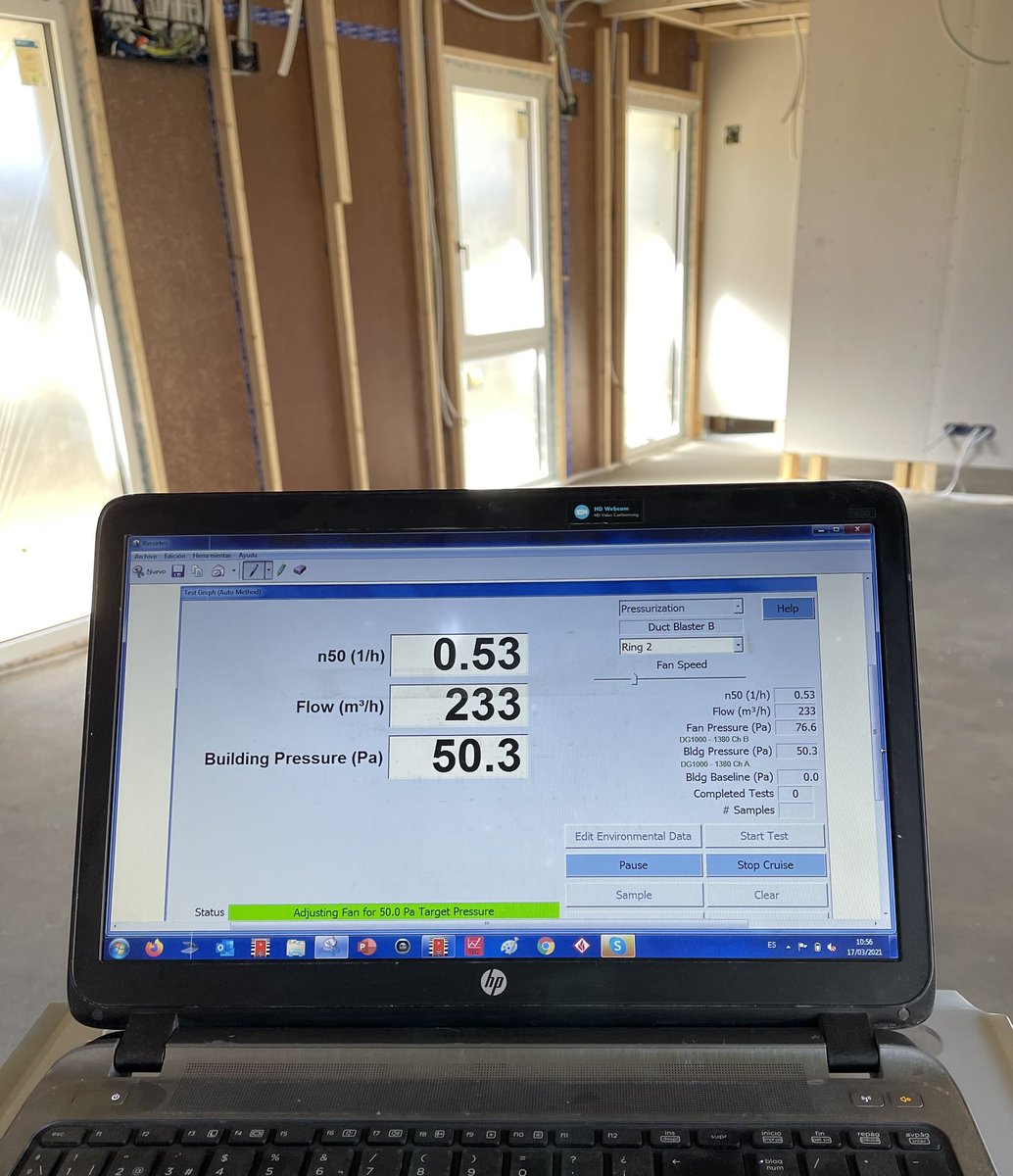 BioPasiva_'s tweet photo. Prueba de #blowerdoor superada!!! Resultado 0,53 r/h! Hemos hecho hoy el test de #estanqueidad de la mano de @Ebuilding_es. Esta vivienda de #ElEscorial (Madrid) es la numero 90 en 7 años construida bajo el estándar #passivhaus además de otras #eccn y calificaciones energéticas A https://t.co/HfPR3zAINz