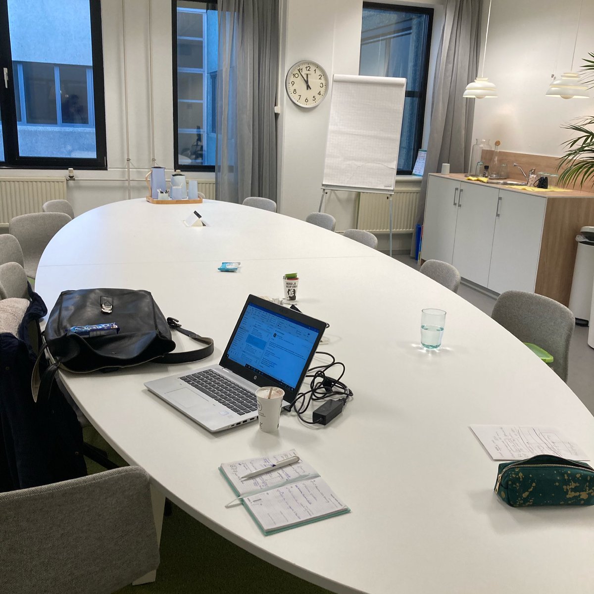 Vandaag mocht ik in de balzaal plaats nemen als flexplek, toch leuk als de decaan gaat vragen of ze binnen mag komen in haar eigen kamer 🤣