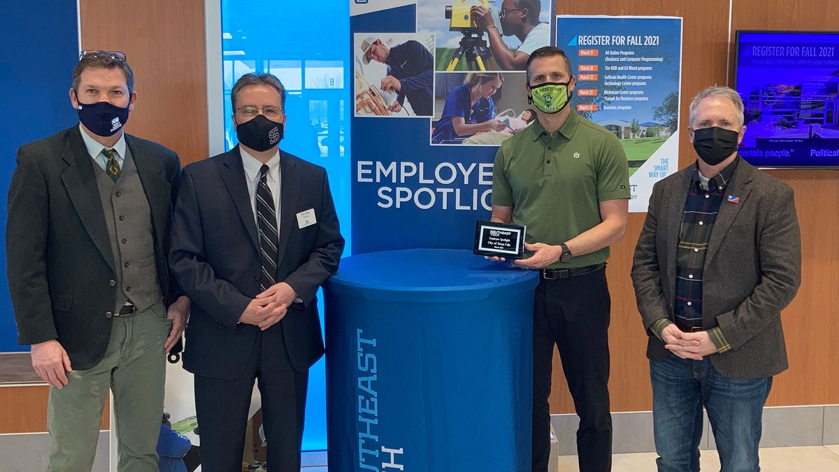 SoutheastTechSD's tweet photo. Sioux Falls @paultenhaken and Public Works Director Mark Cotter were on campus today to accept recognition for the City of Sioux Falls as Southeast Tech's featured employer for March! #siouxfalls #careerservices #southeasttech #employerspotlight
https://t.co/H6PmaRZxLw https://t.co/ySSMdcWGQZ