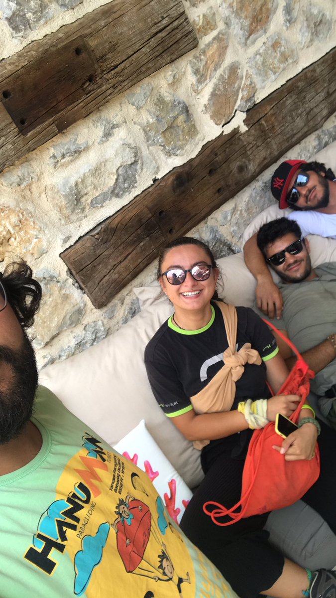 Atamantra's tweet photo. Hayallerle Yaşa Anılarla Öl https://t.co/xRvo6bibLW