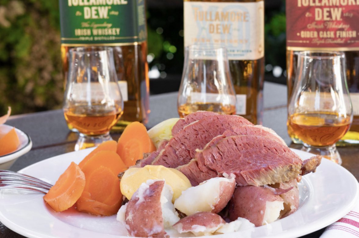 fivecrowns's tweet photo. Happy St. Patrick's Day! 🍀 Join us for some Corned Beef with slow-cooked green cabbage, glazed carrots, potatoes for just $29. #StPatricksDay #foodie #theoc #cdm https://t.co/TDJ89rCFP3