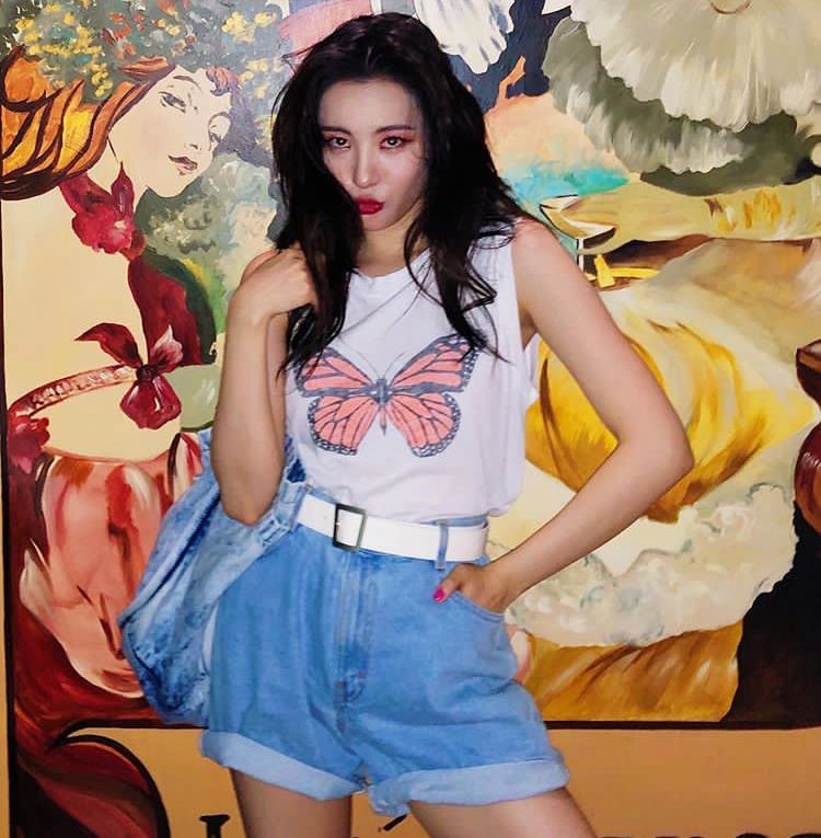 Rachel11754195's tweet photo. Sunmi 🦋

#SUNMI #kpop https://t.co/Oz9KgG1hOb