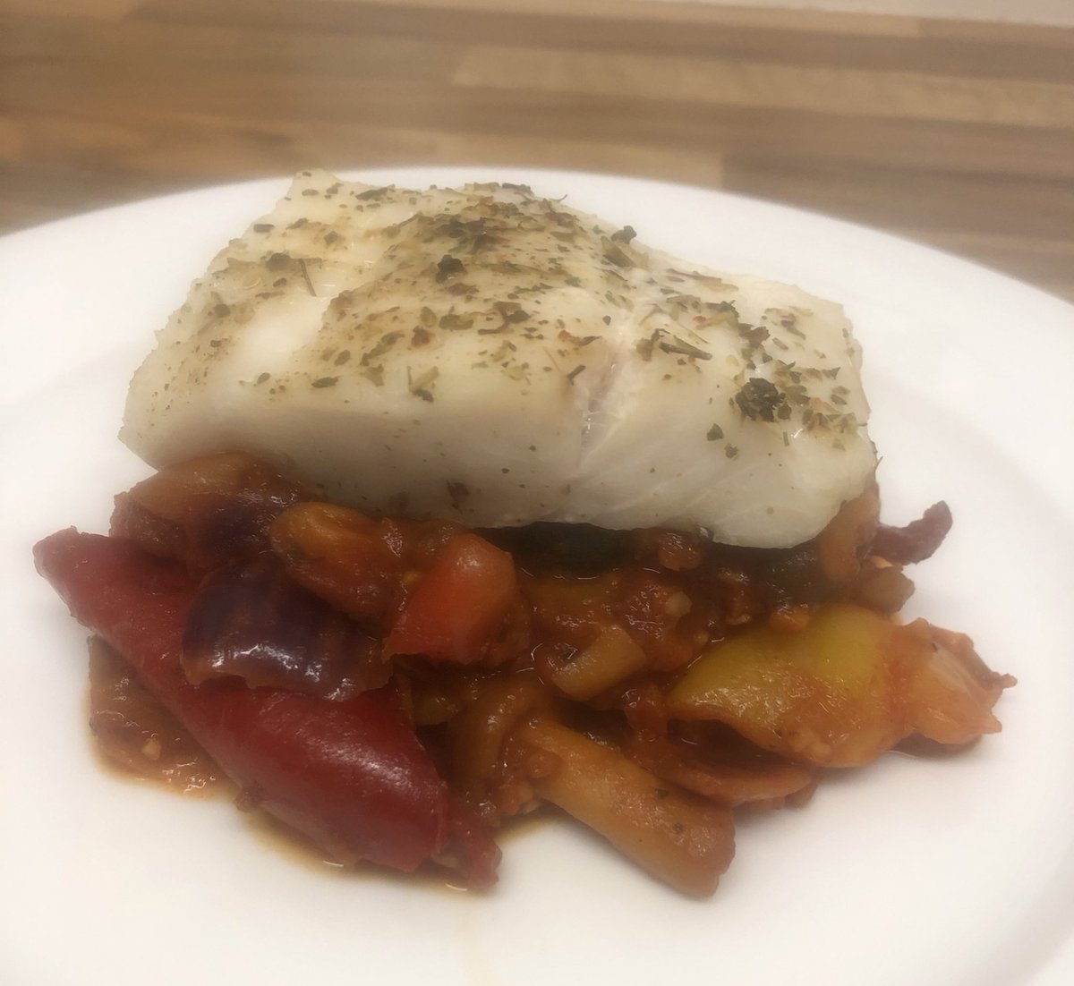 Angemundo's tweet photo. Italian style cod with ratatouille....homemade of course.... 🤤.... #CleanEating #MustTryHarder #30ToGo xoxo https://t.co/xltxportBU
