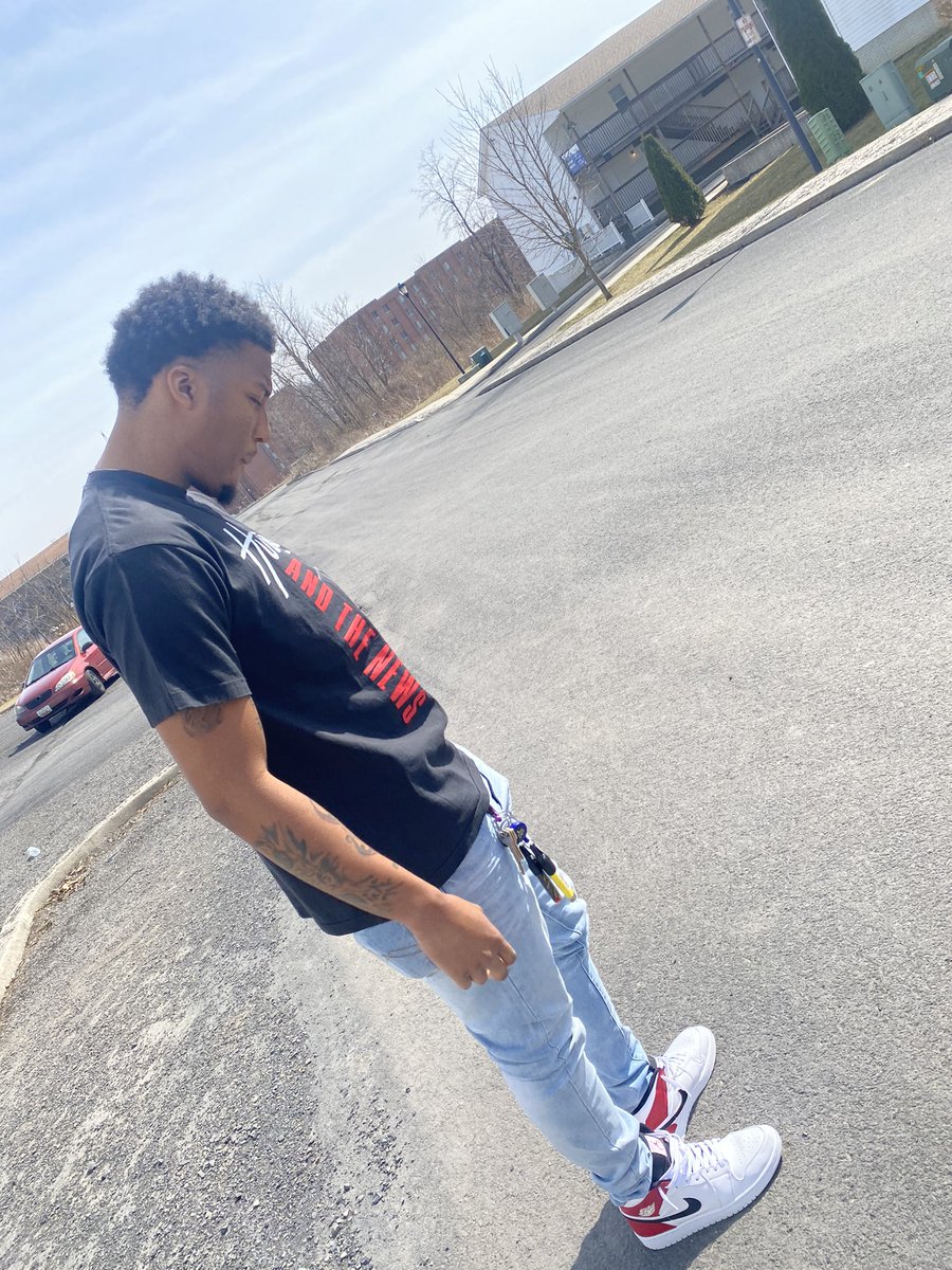 TLR2_'s tweet photo. I ball like a Laker ๐, switch that sh*t up now I ball like a Pacer ๐ #Free19 #davillains๐ค https://t.co/gXnDxRJFgQ