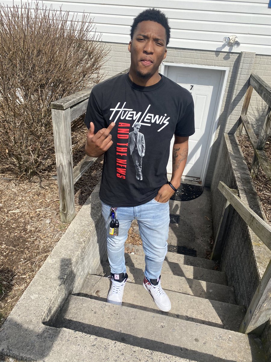 TLR2_'s tweet photo. I ball like a Laker ๐, switch that sh*t up now I ball like a Pacer ๐ #Free19 #davillains๐ค https://t.co/gXnDxRJFgQ