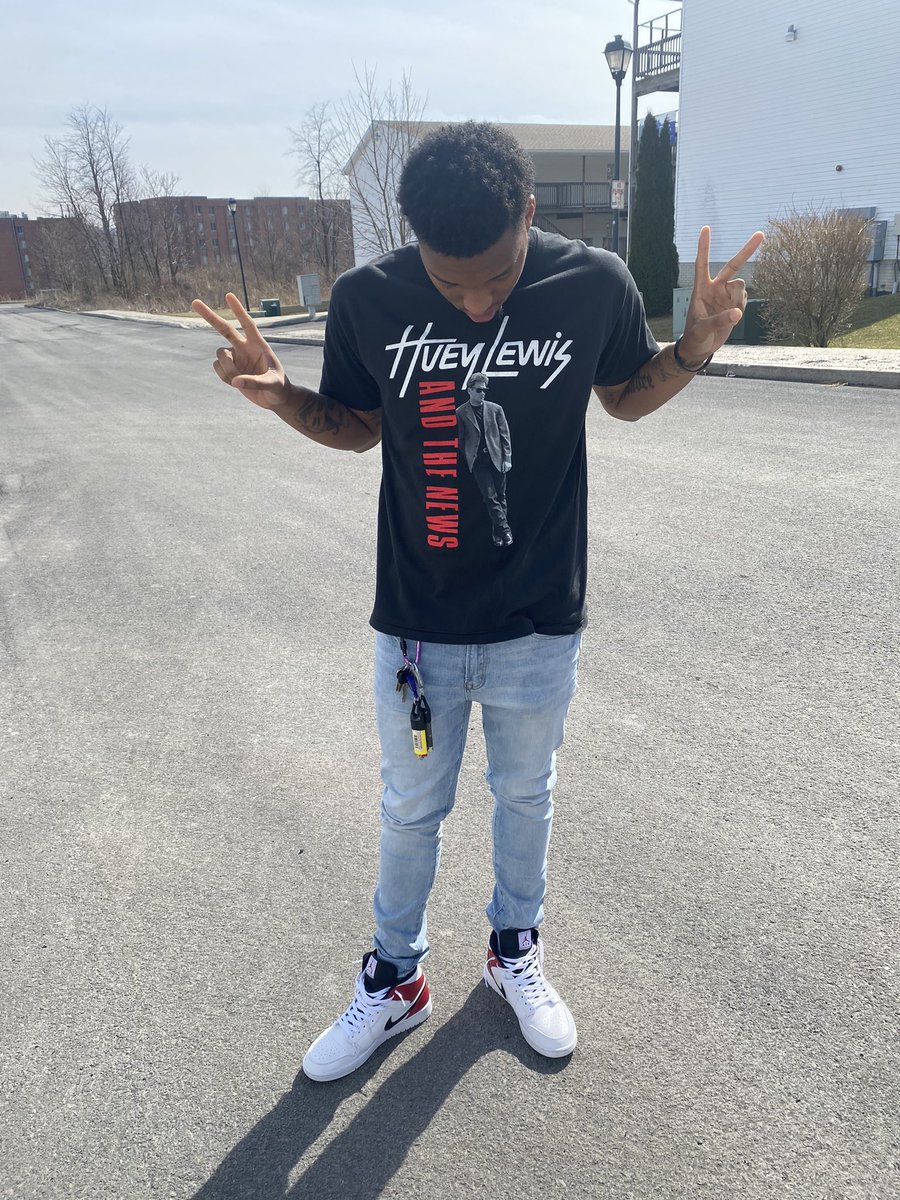 TLR2_'s tweet photo. I ball like a Laker ๐, switch that sh*t up now I ball like a Pacer ๐ #Free19 #davillains๐ค https://t.co/gXnDxRJFgQ
