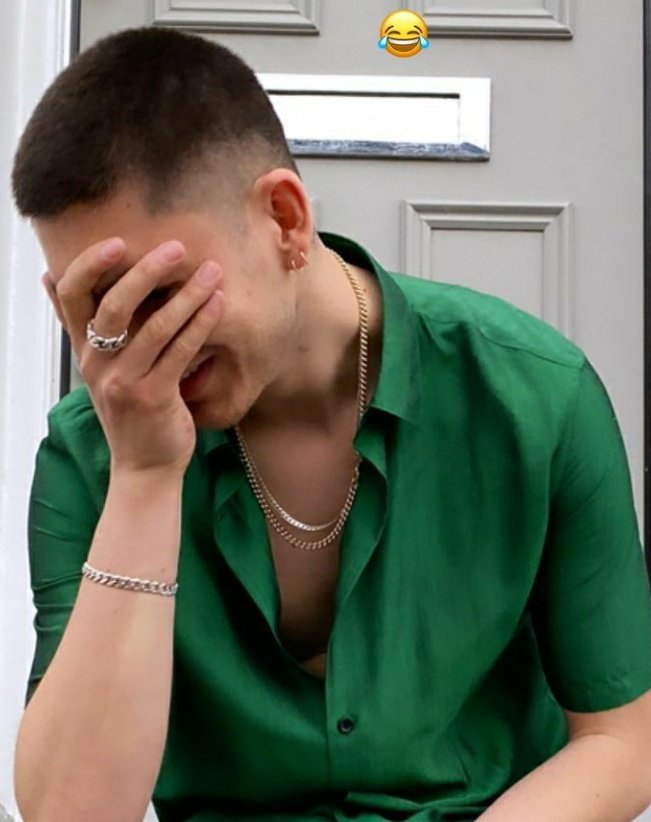 sanktamal's tweet image. Archie Renaux in ✨ green ✨