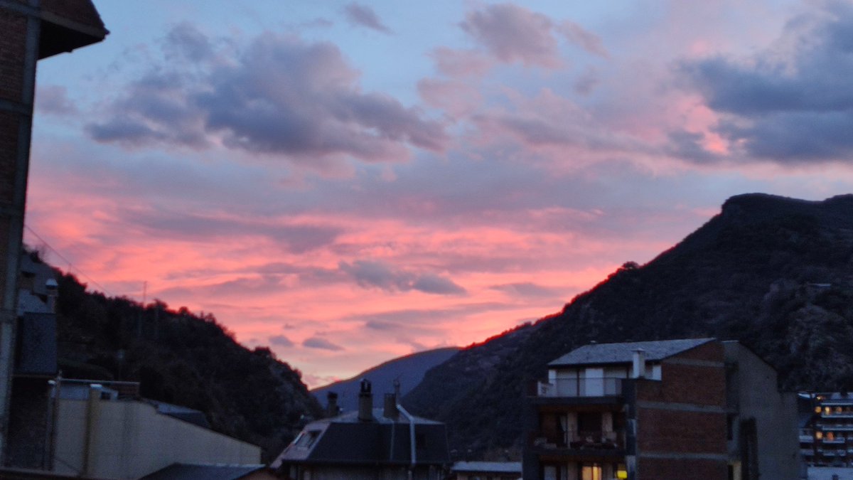 sergirc77's tweet image. Cel rogent a Sant Ju @MeteoAnd_OECC