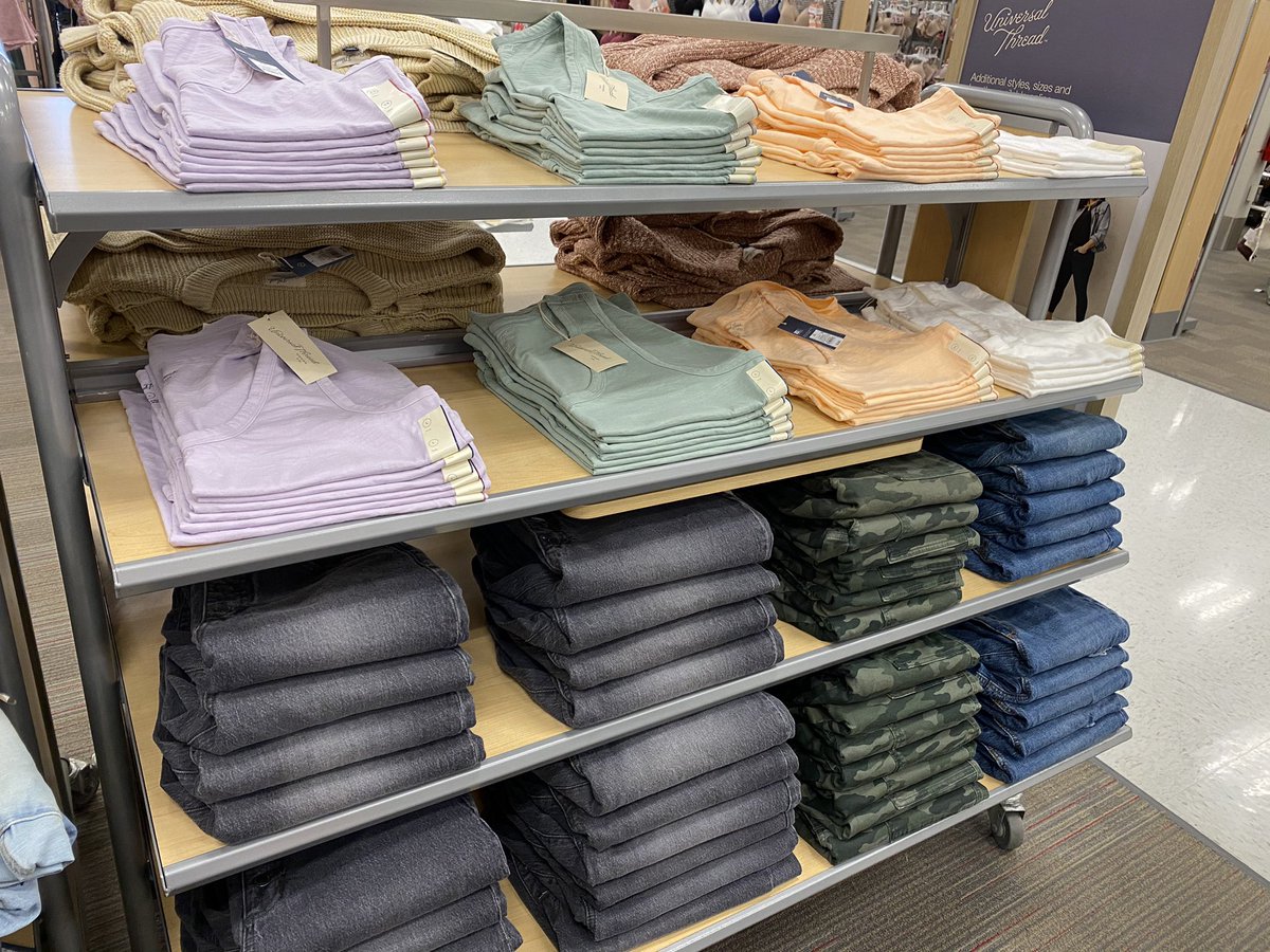 Making things beautiful! Our version of spring cleaning in style 🌸🎯 <a href="/nostlund04/">Nicholas Ostlund</a> <a href="/settoselltarget/">Heather Fountain</a> <a href="/Summer_K_W/">Summer Hickok</a> @ScharfDenise