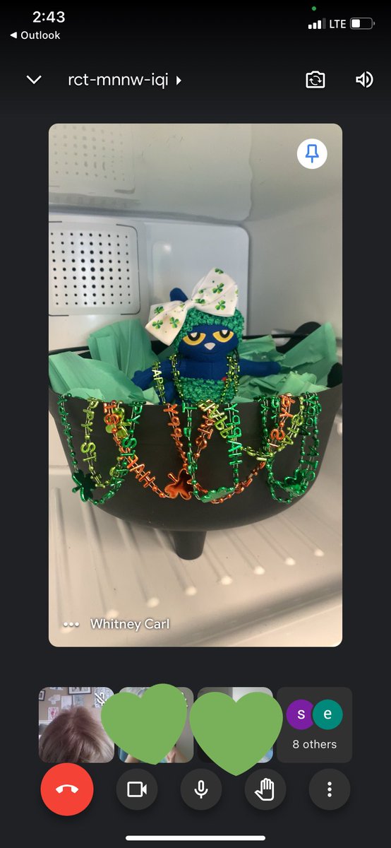mrsflewelling27's tweet photo. Today for #walkaboutwednesday we were surprised with a scavenger hunt to find a pot of gold. Little did we know, Pete was in on the secret!! Sneaky Pete the leprechaun. He wears many hats! #StPatricksDay @oakleybarrie @BlakeySabrina @SCDSBey @PeteTheCatTV  ☘️🌈💚 https://t.co/zQvZrbuyrP