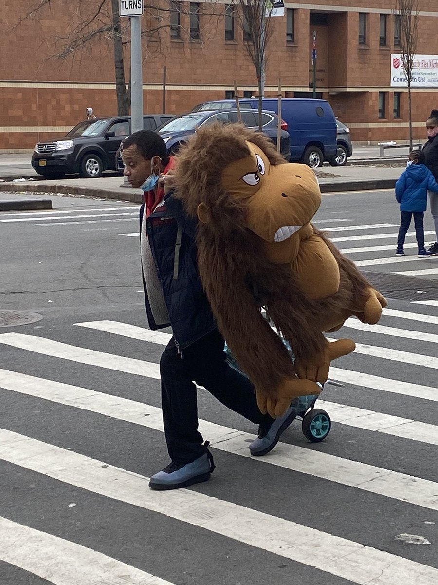 glennEmartin's tweet photo. This is why I run to the bodega between my 12-14 Zoom calls, bcuz Harlem reminds me that there is still sanity and joy in the world. Helps me get the #MonkeyOffMyBack https://t.co/DYssDA8Y2p