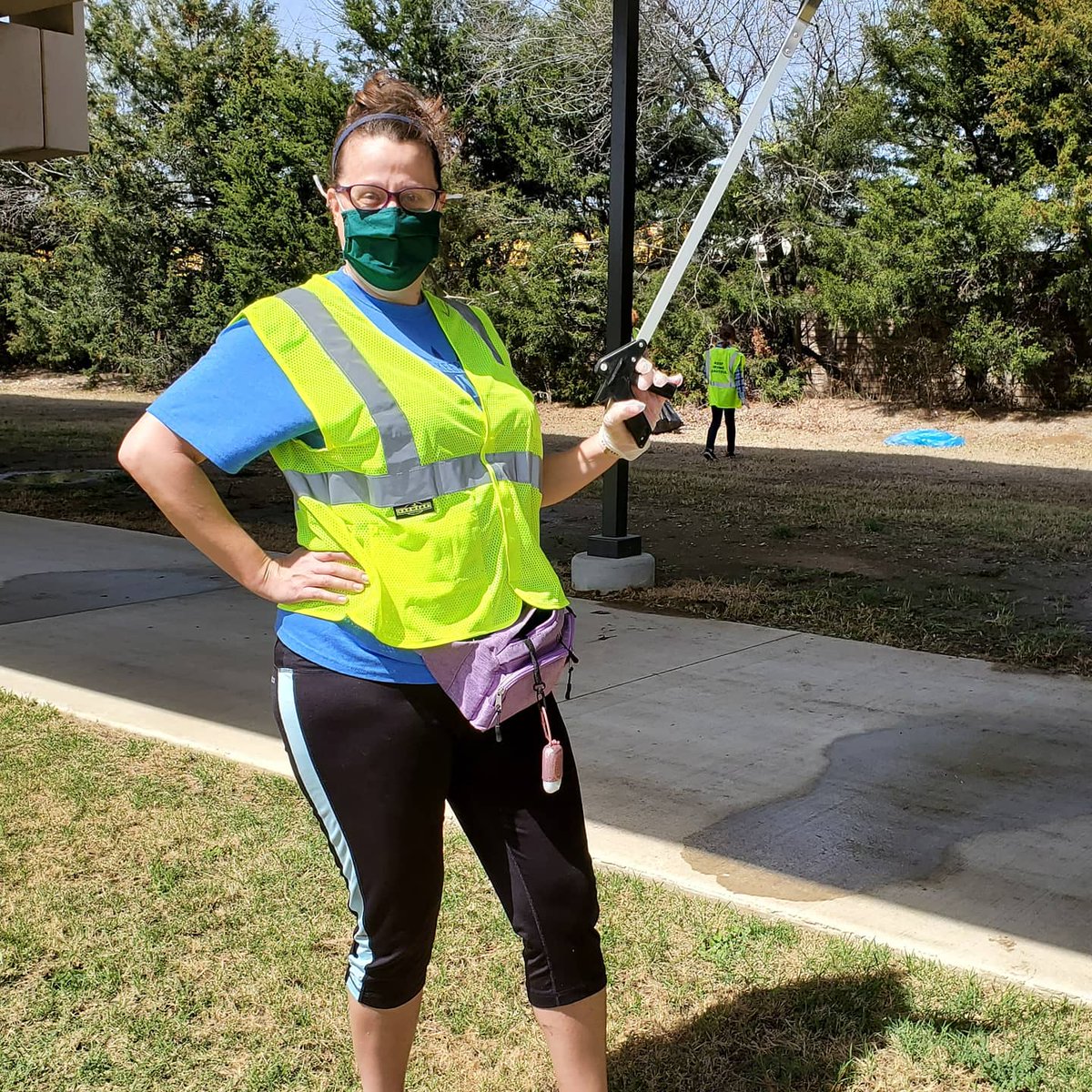 akbusybee's tweet photo. @gsnetx 1810 and 6458 picked up 40 pounds of trash in about 2 hours for @KIB_Irving #gsnetx https://t.co/vJepJidK1g
