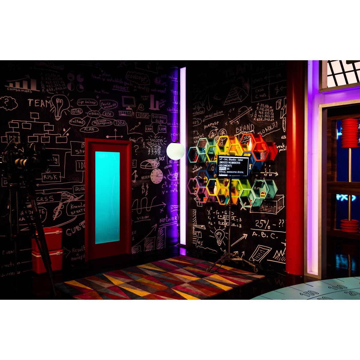 Chalkboard walls to give students that at-school feel 📝

<a href="/GG_Learning/">Generation Genius</a> - Set Design by Flip This Bitch.

#GenerationGenius #ProductionDesign #SetDesign #InteriorDesign #DesignInspo #VirtualLearning #Teaching #School